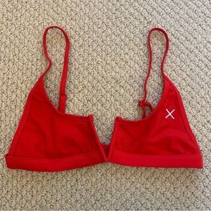 Boutine LA V-Cut Top in Rose Red